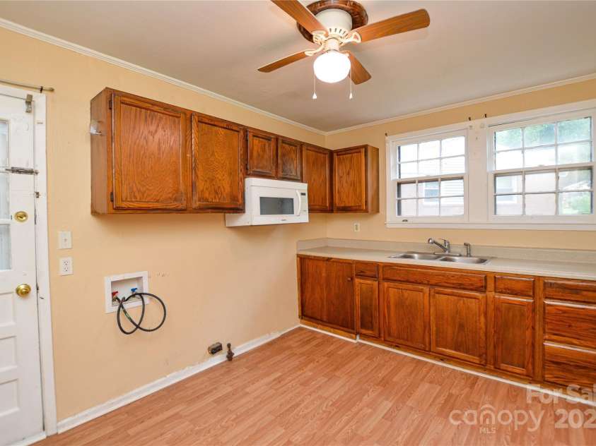 1509 Wickham Lane, Charlotte, NC 28208.  MLS# CAR4290260, YatesRealty ID 30783. 