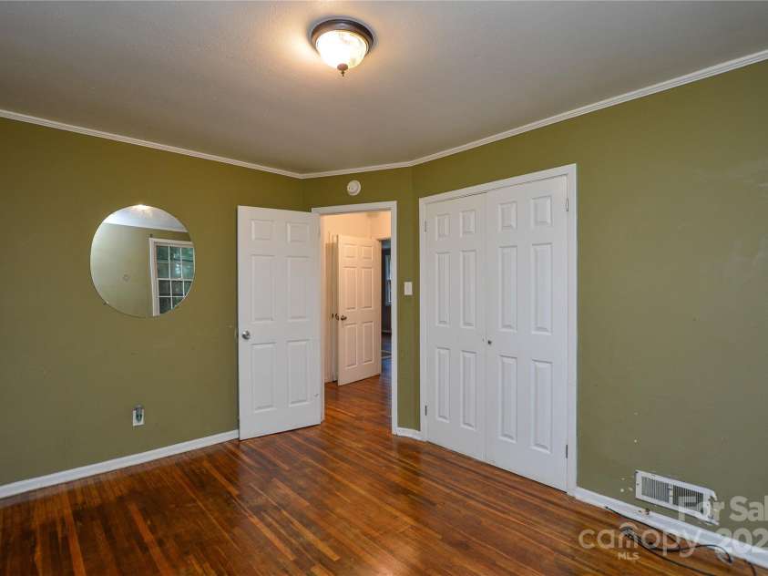1509 Wickham Lane, Charlotte, NC 28208.  MLS# CAR4290260, YatesRealty ID 30783. 