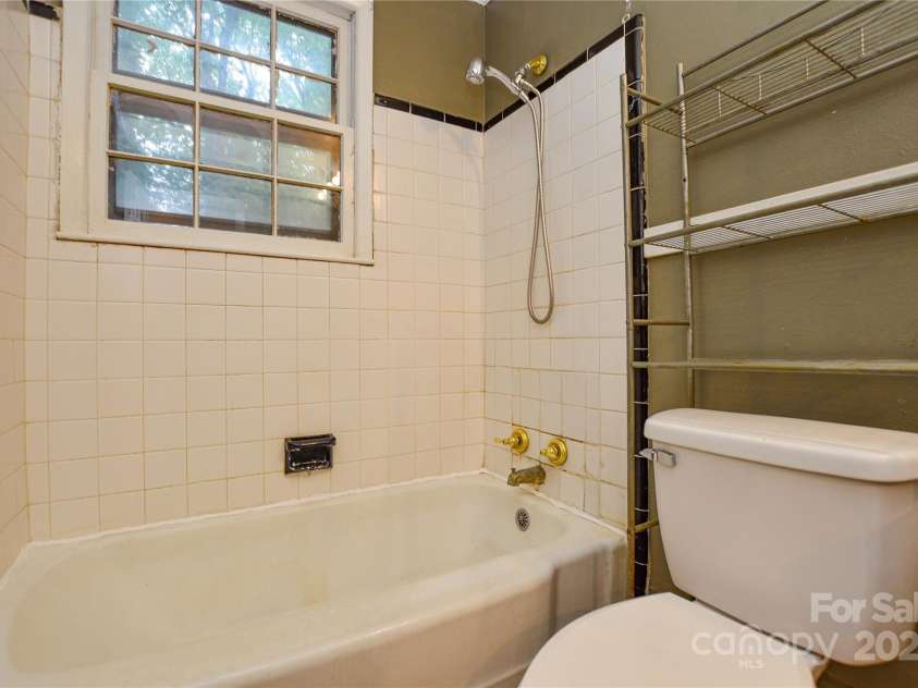 1509 Wickham Lane, Charlotte, NC 28208.  MLS# CAR4290260, YatesRealty ID 30783. 