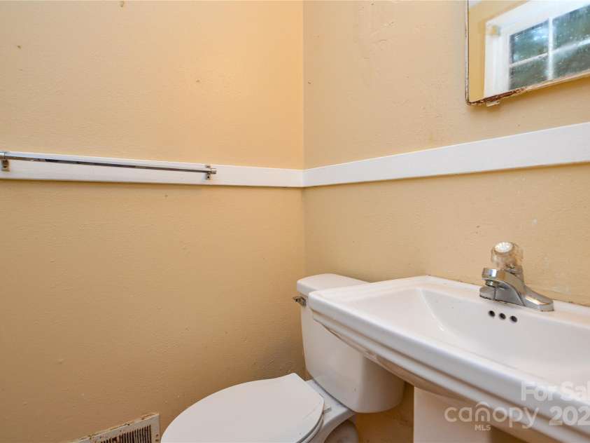 1509 Wickham Lane, Charlotte, NC 28208.  MLS# CAR4290260, YatesRealty ID 30783. 