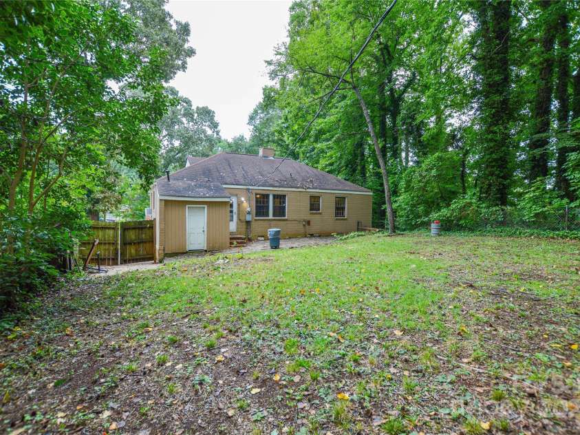 1509 Wickham Lane, Charlotte, NC 28208.  MLS# CAR4290260, YatesRealty ID 30783. 