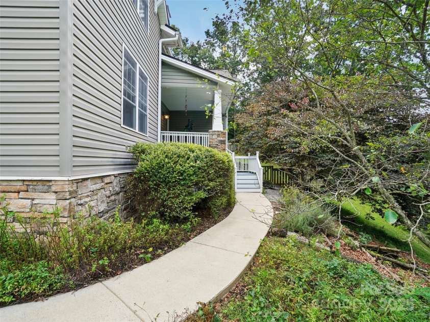 202 Farm Valley Court, Weaverville, NC 28787.  MLS# CAR4290181, YatesRealty ID 30785. 