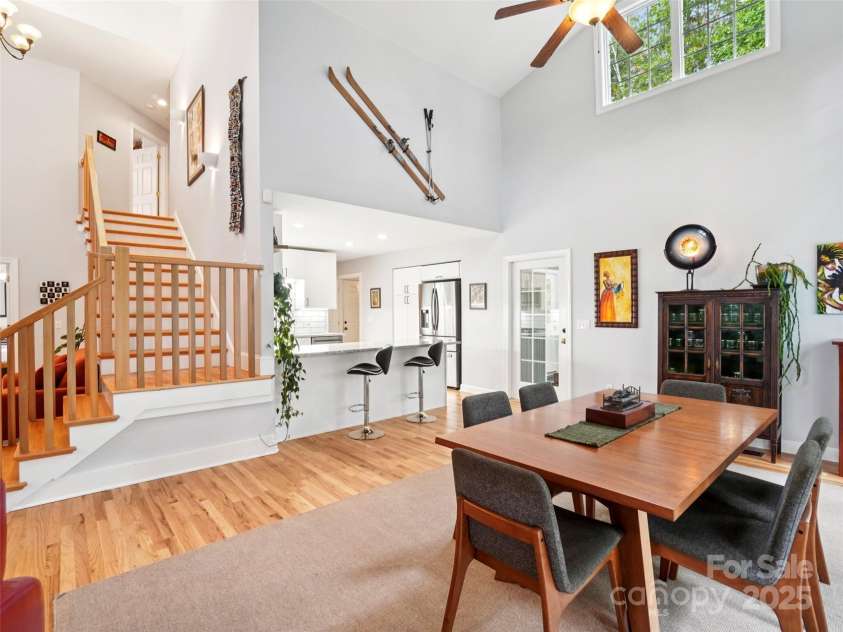 202 Farm Valley Court, Weaverville, NC 28787.  MLS# CAR4290181, YatesRealty ID 30785. 