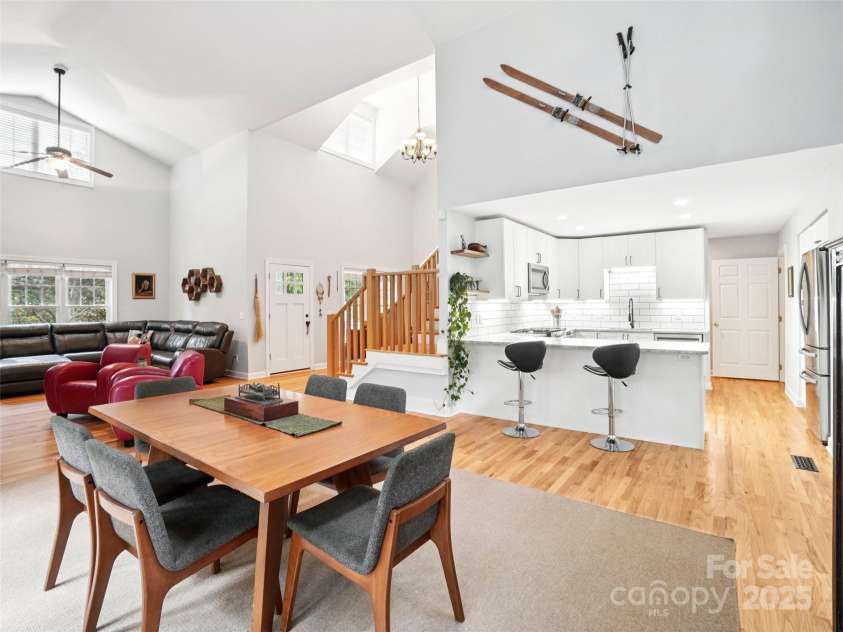 202 Farm Valley Court, Weaverville, NC 28787.  MLS# CAR4290181, YatesRealty ID 30785. 