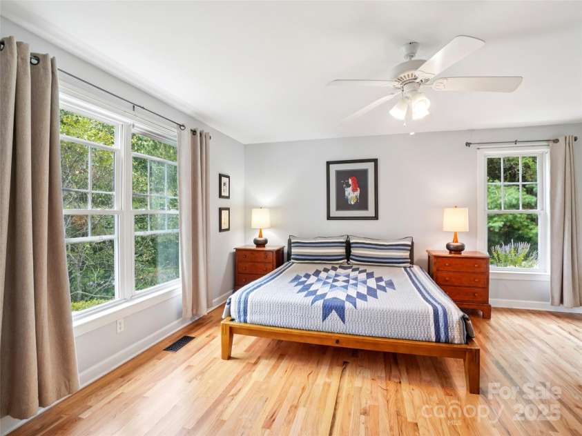 202 Farm Valley Court, Weaverville, NC 28787.  MLS# CAR4290181, YatesRealty ID 30785. 