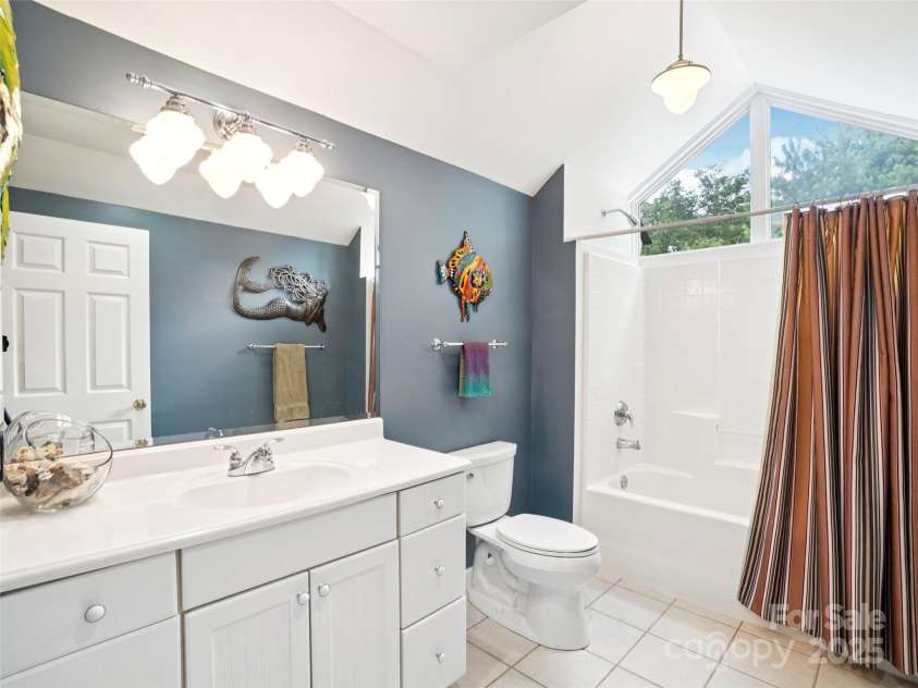 202 Farm Valley Court, Weaverville, NC 28787.  MLS# CAR4290181, YatesRealty ID 30785. 