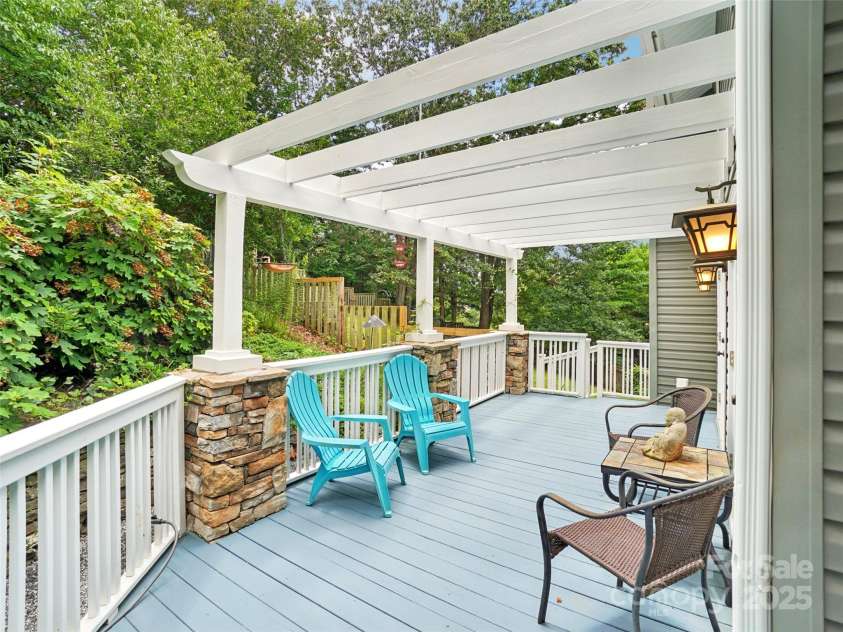 202 Farm Valley Court, Weaverville, NC 28787.  MLS# CAR4290181, YatesRealty ID 30785. 