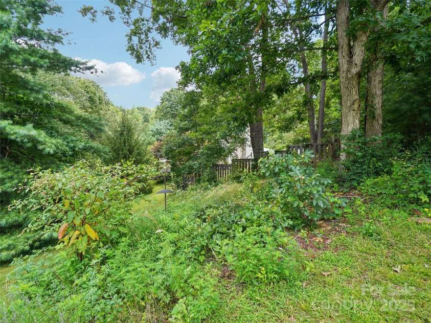 202 Farm Valley Court, Weaverville, NC 28787.  MLS# CAR4290181, YatesRealty ID 30785. 