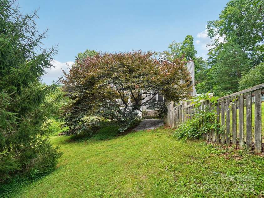 202 Farm Valley Court, Weaverville, NC 28787.  MLS# CAR4290181, YatesRealty ID 30785. 