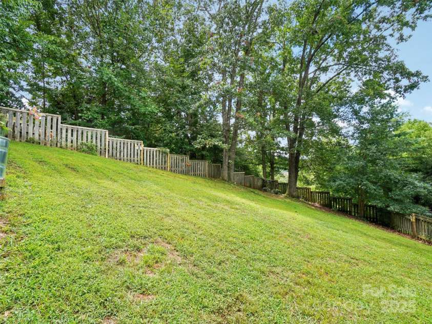 202 Farm Valley Court, Weaverville, NC 28787.  MLS# CAR4290181, YatesRealty ID 30785. 