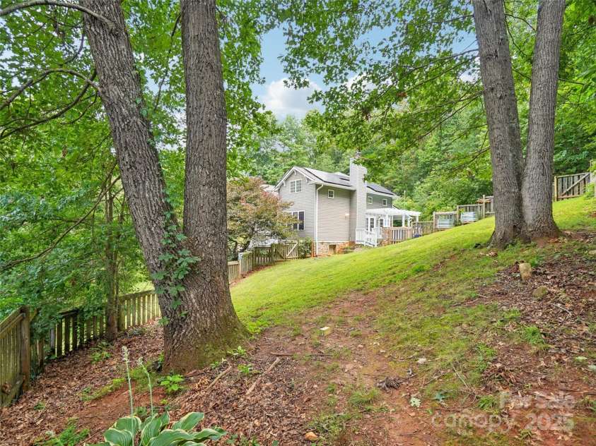 202 Farm Valley Court, Weaverville, NC 28787.  MLS# CAR4290181, YatesRealty ID 30785. 