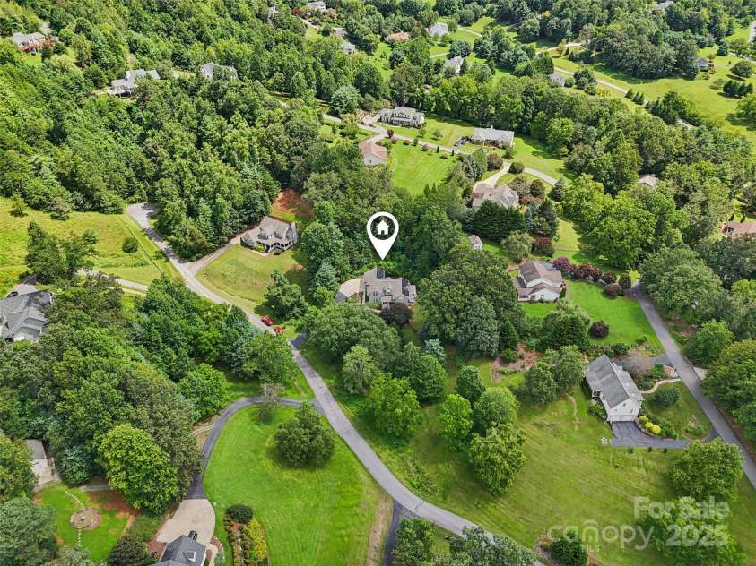 202 Farm Valley Court, Weaverville, NC 28787.  MLS# CAR4290181, YatesRealty ID 30785. 