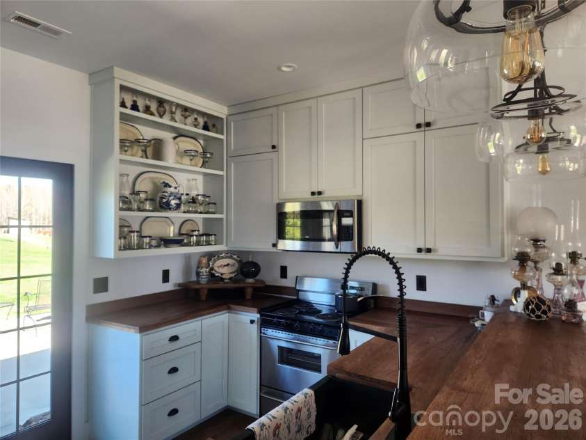 4085 Hunting Country Road, Tryon, NC 28782.  MLS# CAR4394349, YatesRealty ID 30785. 
