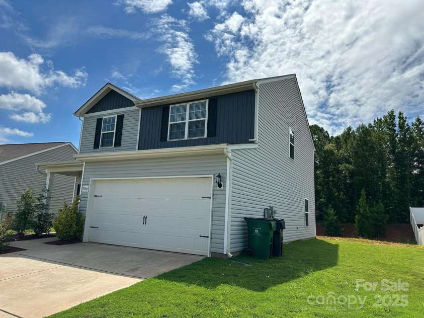 9740 Weikert Place, Charlotte, NC 28215.  MLS# CAR4288816, YatesRealty ID 30787. 