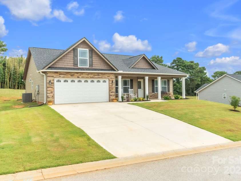115 Steuer Place Drive, Gaffney, SC 29341.  MLS# CAR4290299, YatesRealty ID 30789. 