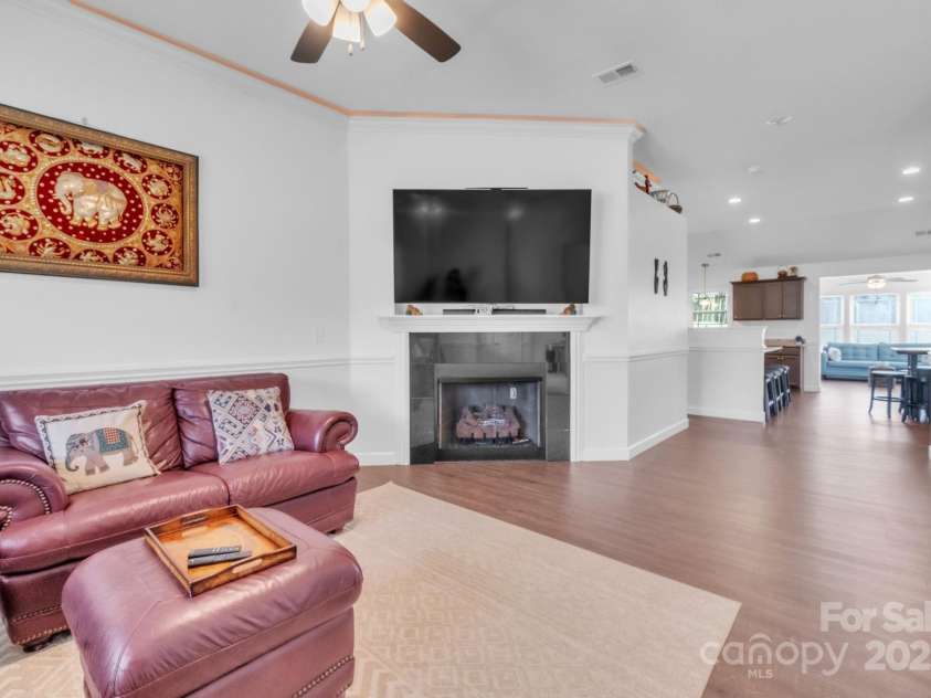 115 Steuer Place Drive, Gaffney, SC 29341.  MLS# CAR4290299, YatesRealty ID 30789. 