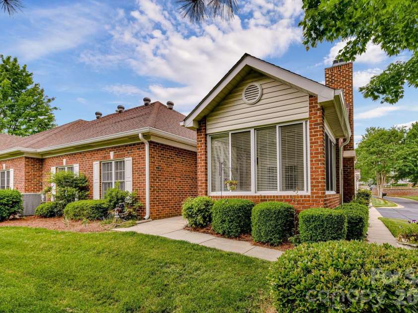 8629 Windsor Ridge Drive, Charlotte, NC 28277.  MLS# CAR4390427, YatesRealty ID 30789. 