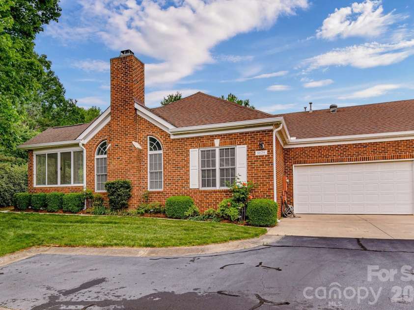 8629 Windsor Ridge Drive, Charlotte, NC 28277.  MLS# CAR4390427, YatesRealty ID 30789. 
