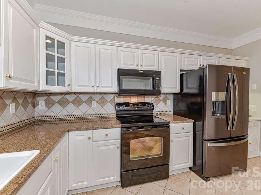 8629 Windsor Ridge Drive, Charlotte, NC 28277.  MLS# CAR4390427, YatesRealty ID 30789. 