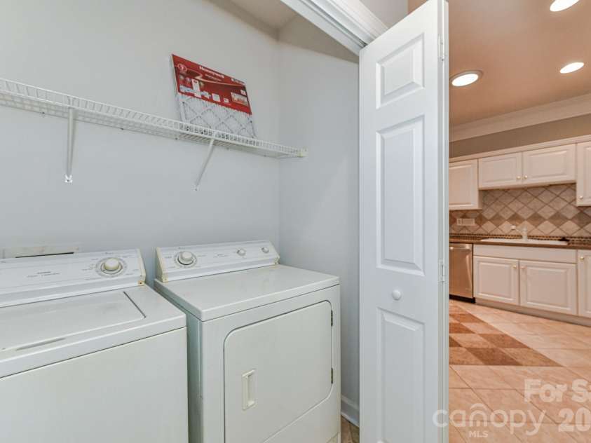 8629 Windsor Ridge Drive, Charlotte, NC 28277.  MLS# CAR4390427, YatesRealty ID 30789. 