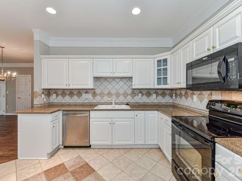 8629 Windsor Ridge Drive, Charlotte, NC 28277.  MLS# CAR4390427, YatesRealty ID 30789. 