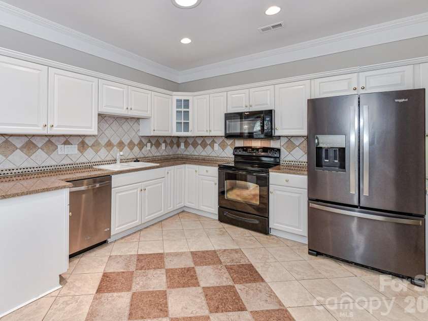 8629 Windsor Ridge Drive, Charlotte, NC 28277.  MLS# CAR4390427, YatesRealty ID 30789. 