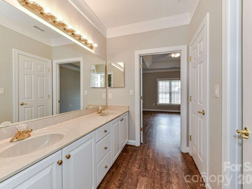 8629 Windsor Ridge Drive, Charlotte, NC 28277.  MLS# CAR4390427, YatesRealty ID 30789. 