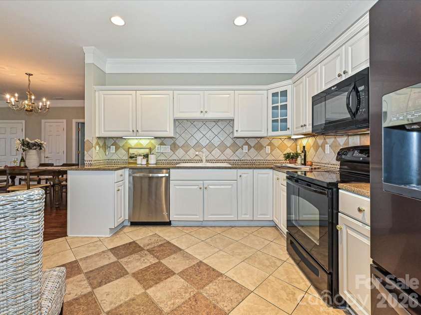 8629 Windsor Ridge Drive, Charlotte, NC 28277.  MLS# CAR4426001, YatesRealty ID 30789. Kitchen