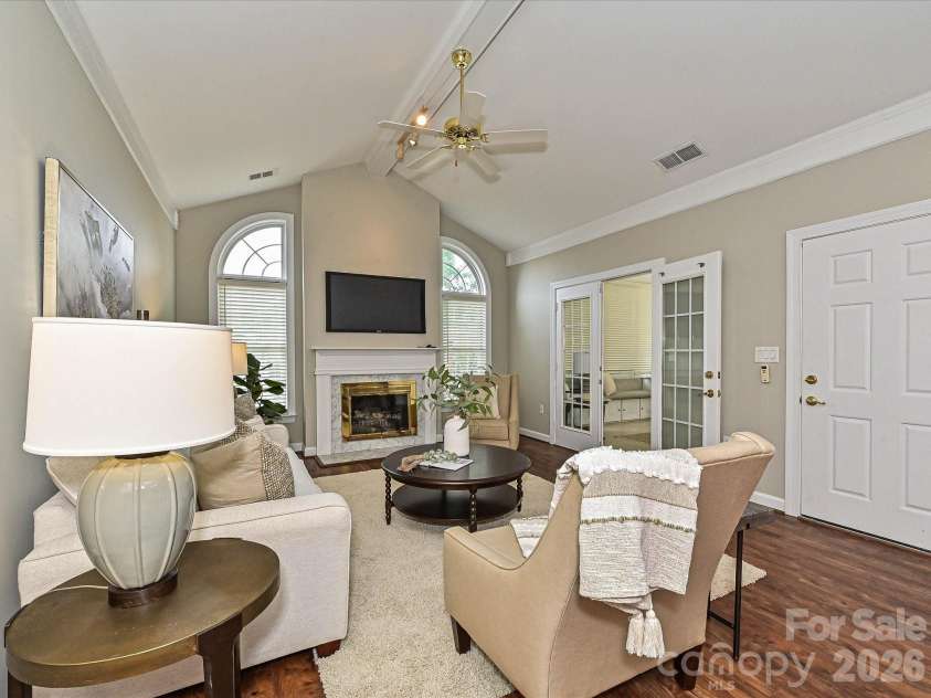 8629 Windsor Ridge Drive, Charlotte, NC 28277.  MLS# CAR4426001, YatesRealty ID 30789. Living Room