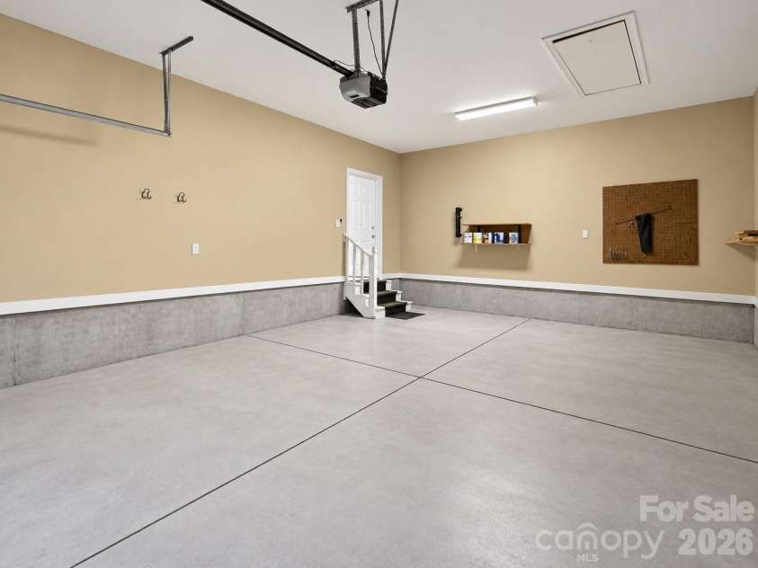 8629 Windsor Ridge Drive, Charlotte, NC 28277.  MLS# CAR4426001, YatesRealty ID 30789. Oversized Garage