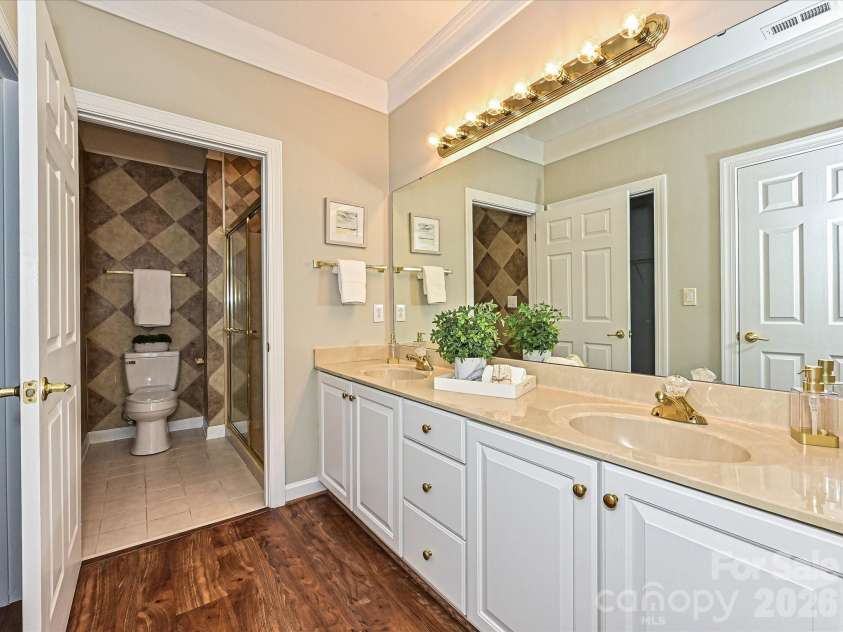 8629 Windsor Ridge Drive, Charlotte, NC 28277.  MLS# CAR4426001, YatesRealty ID 30789. Primary Bathroom