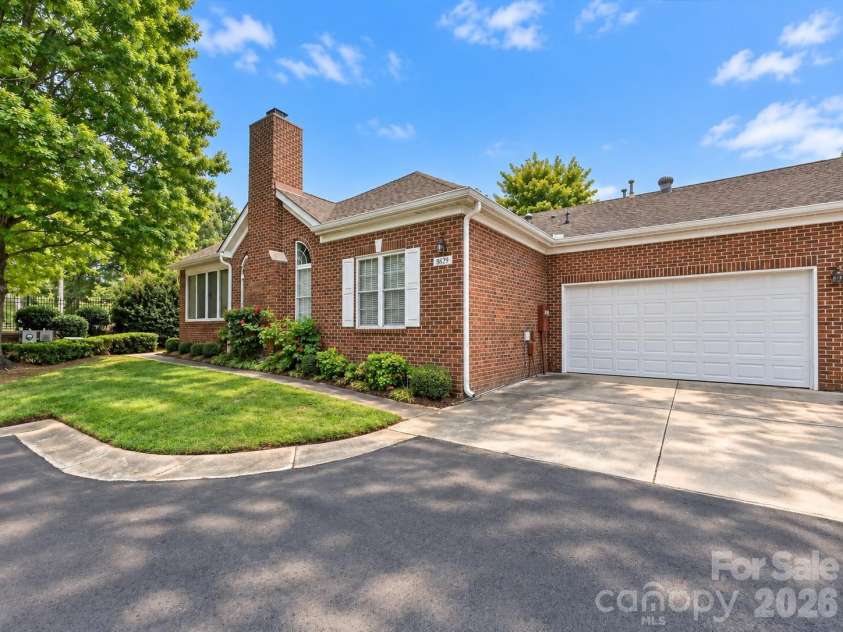 8629 Windsor Ridge Drive, Charlotte, NC 28277.  MLS# CAR4426001, YatesRealty ID 30789. Side View, Garage & Driveway