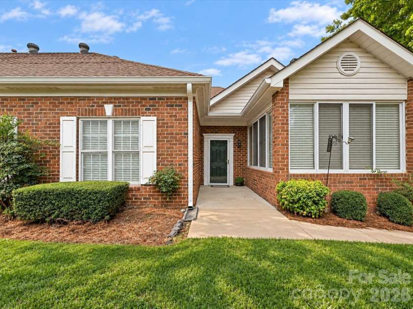8629 Windsor Ridge Drive, Charlotte, NC 28277.  MLS# CAR4426001, YatesRealty ID 30789. Welcome!