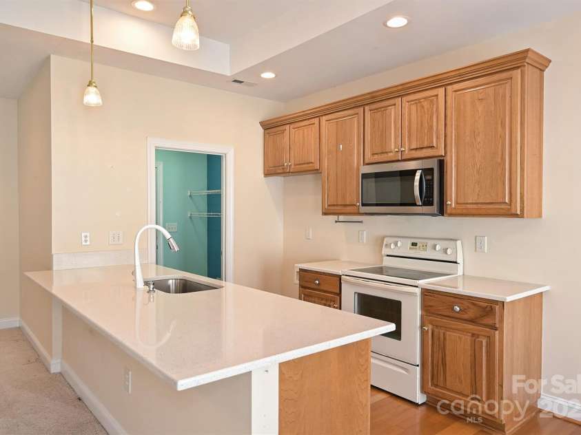 1131 Curry Way, Matthews, NC 28104.  MLS# CAR4225046, YatesRealty ID 3079. 