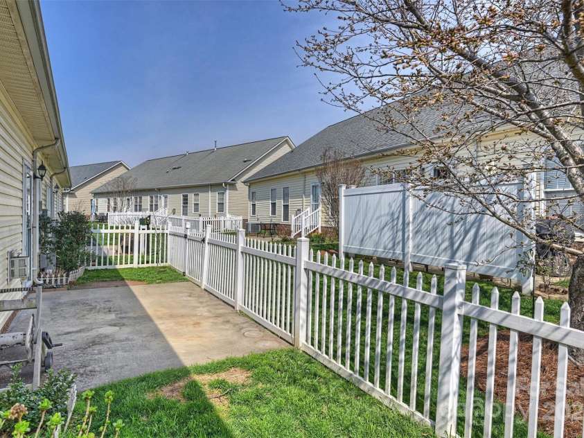 1131 Curry Way, Matthews, NC 28104.  MLS# CAR4225046, YatesRealty ID 3079. 
