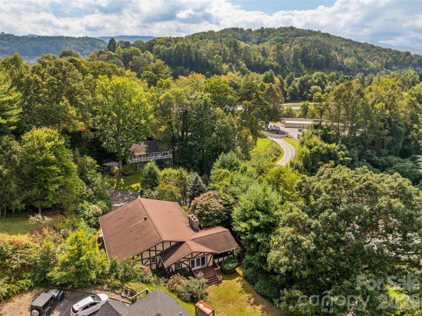 21 Gunter Drive, Waynesville, NC 28785.  MLS# CAR4304218, YatesRealty ID 3079. 
