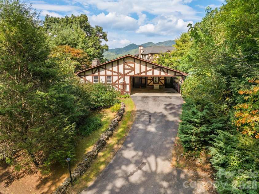 21 Gunter Drive, Waynesville, NC 28785.  MLS# CAR4304218, YatesRealty ID 3079. 