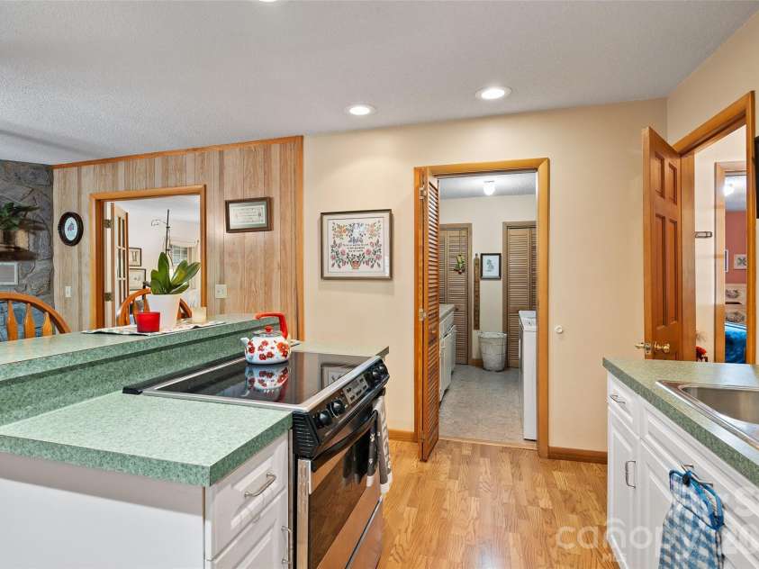 21 Gunter Drive, Waynesville, NC 28785.  MLS# CAR4304218, YatesRealty ID 3079. 