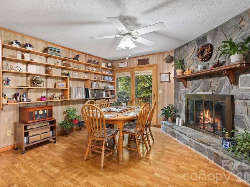 21 Gunter Drive, Waynesville, NC 28785.  MLS# CAR4304218, YatesRealty ID 3079. 