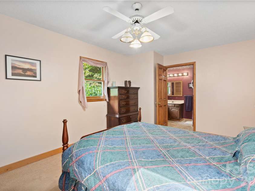 21 Gunter Drive, Waynesville, NC 28785.  MLS# CAR4304218, YatesRealty ID 3079. 