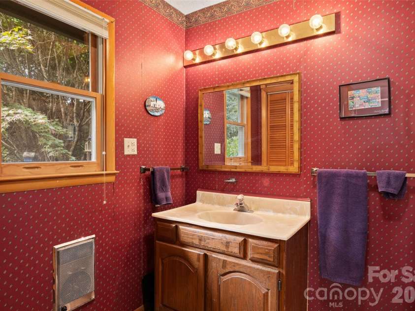 21 Gunter Drive, Waynesville, NC 28785.  MLS# CAR4304218, YatesRealty ID 3079. 