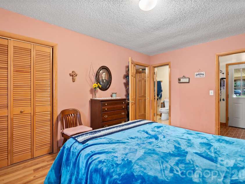 21 Gunter Drive, Waynesville, NC 28785.  MLS# CAR4304218, YatesRealty ID 3079. 