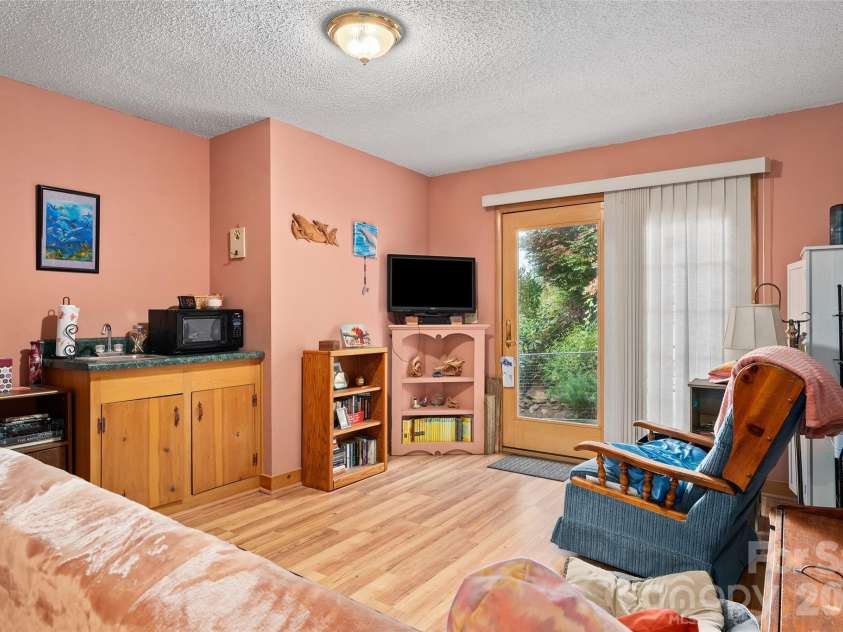 21 Gunter Drive, Waynesville, NC 28785.  MLS# CAR4304218, YatesRealty ID 3079. 