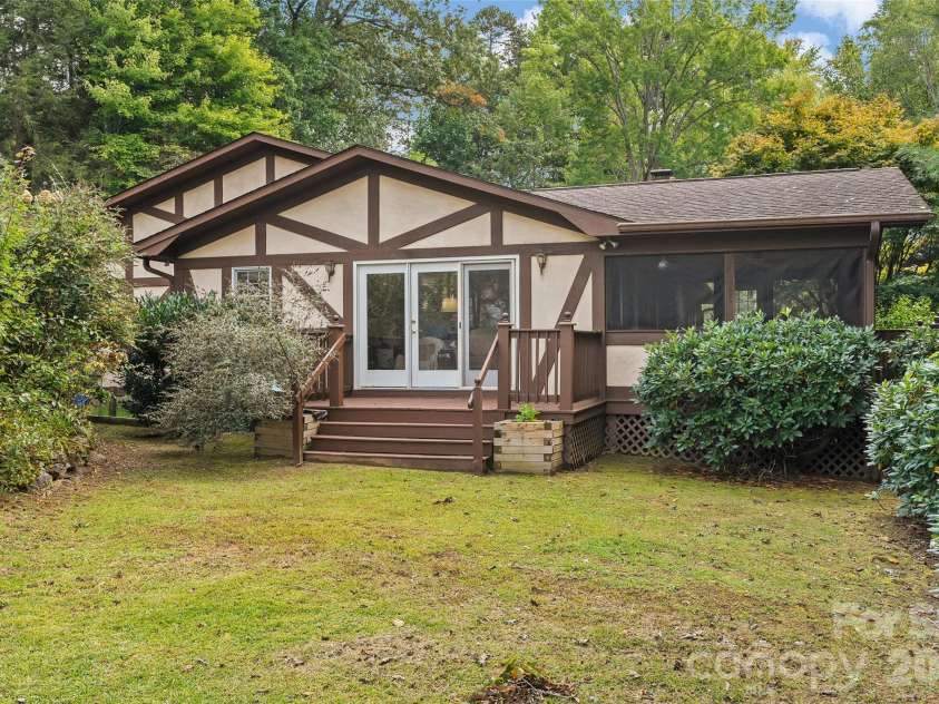 21 Gunter Drive, Waynesville, NC 28785.  MLS# CAR4304218, YatesRealty ID 3079. 