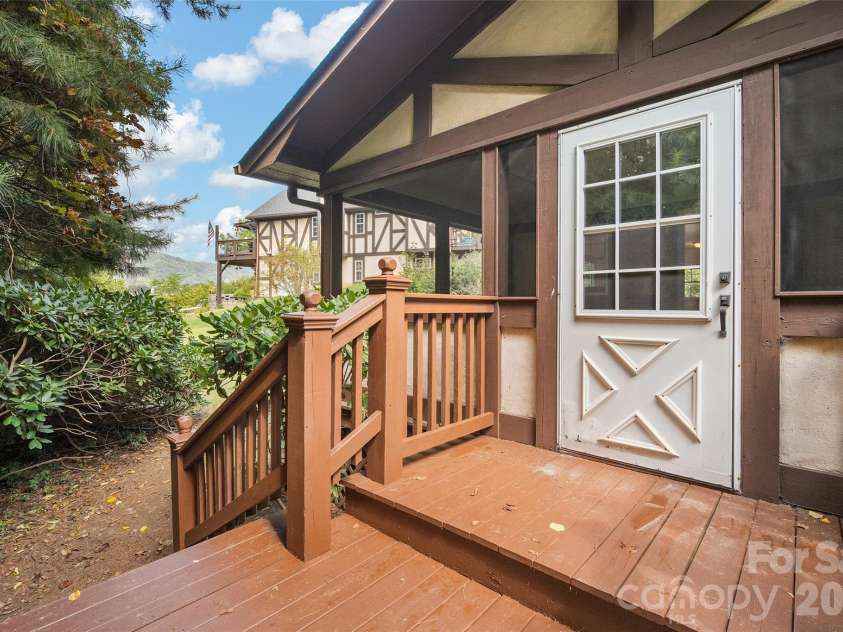 21 Gunter Drive, Waynesville, NC 28785.  MLS# CAR4304218, YatesRealty ID 3079. 