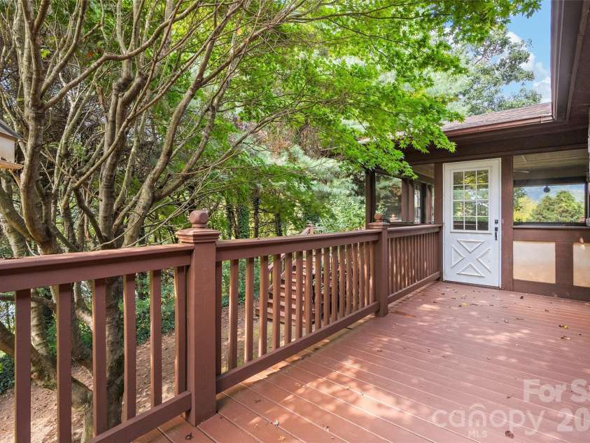 21 Gunter Drive, Waynesville, NC 28785.  MLS# CAR4304218, YatesRealty ID 3079. 
