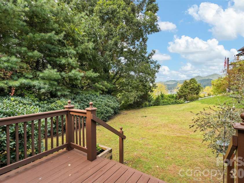 21 Gunter Drive, Waynesville, NC 28785.  MLS# CAR4304218, YatesRealty ID 3079. 