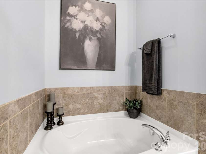 5519 Trieg Drive, Charlotte, NC 28278.  MLS# CAR4341679, YatesRealty ID 3079. 