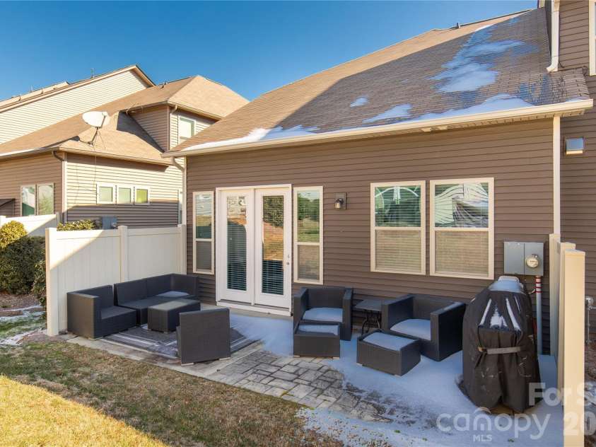 5519 Trieg Drive, Charlotte, NC 28278.  MLS# CAR4341679, YatesRealty ID 3079. 