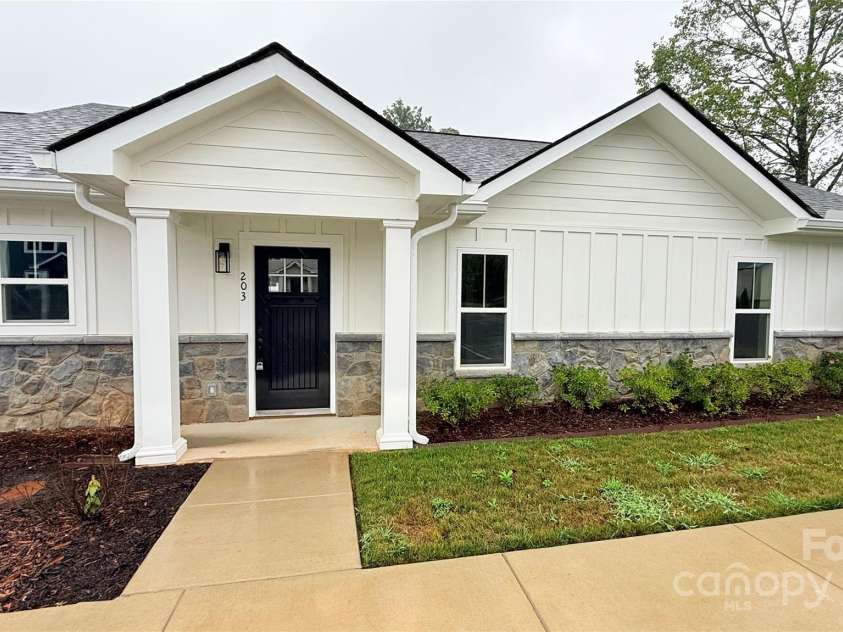 203 Beacon Avenue, Morganton, NC 28655.  MLS# CAR4287666, YatesRealty ID 30790. 
